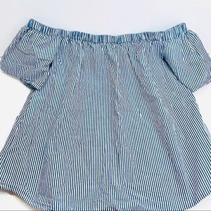 ABERCROMBIE & FITCH — OFF THE SHOULDER PINSTRIPE FLOWY TOP, BLUE & WHITE, US S